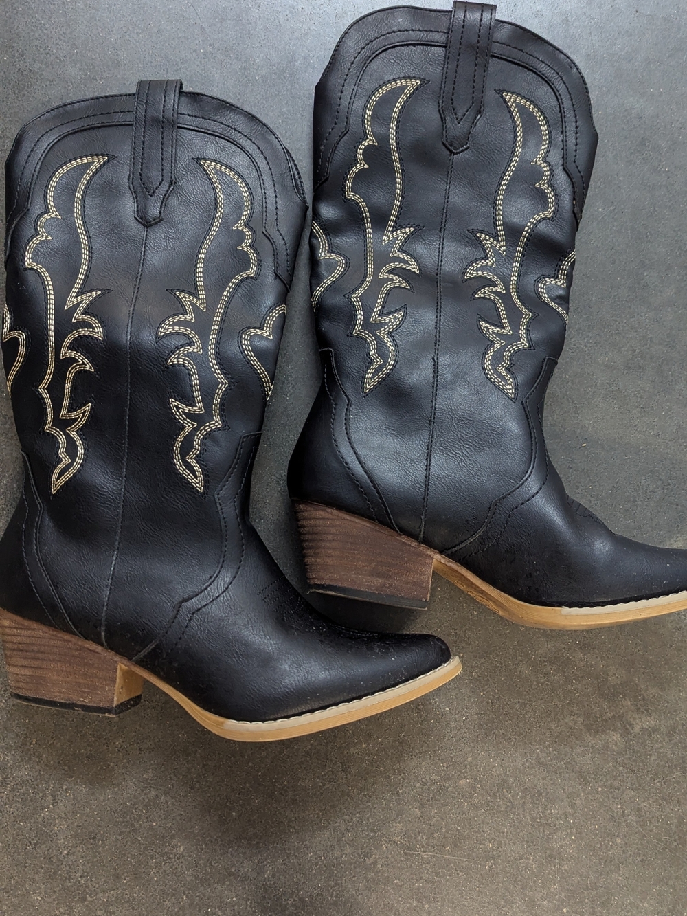 Black Western Embroidered Mid-Calf Cowgirl Boots